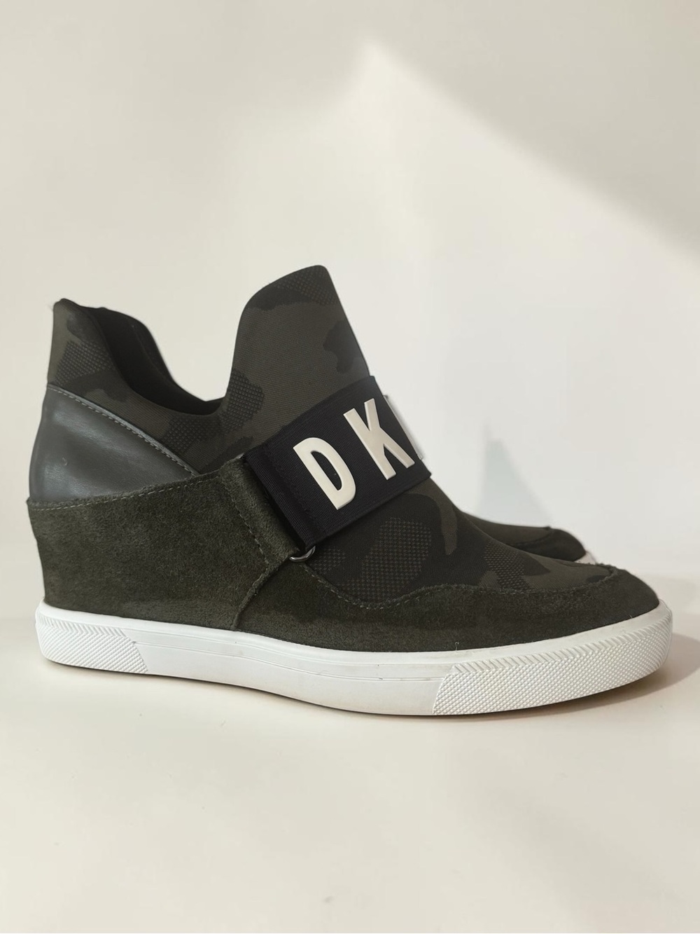 DKNY Olive Green Camouflage Wedge Sneaker with Branded Strap (size 9)